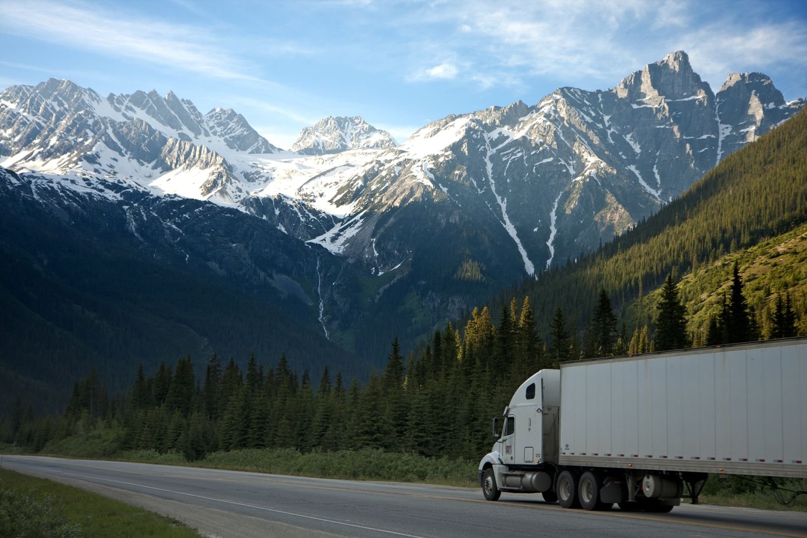 Camion sur la route 138 en direction de la Côte-Nord