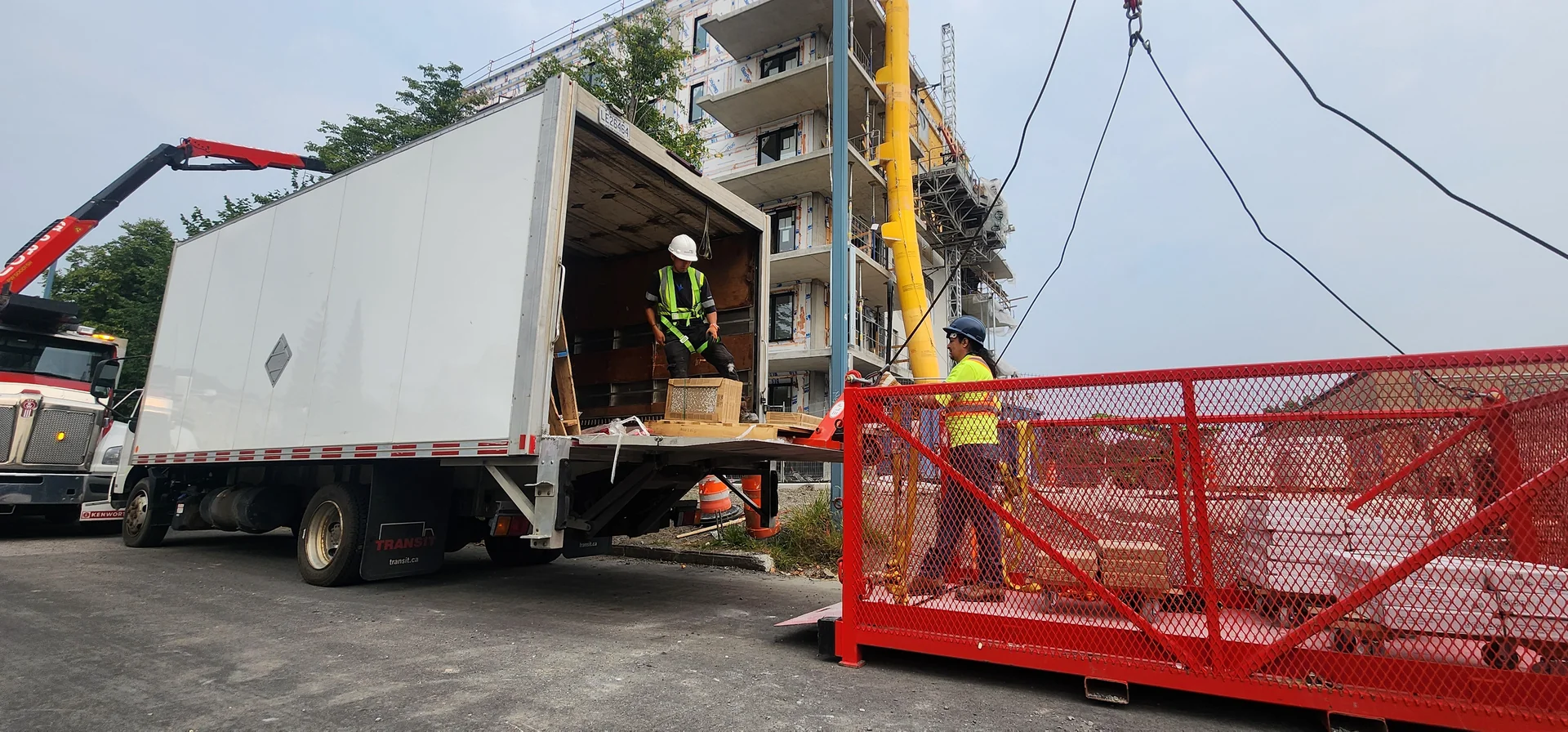 Transport commercial Granby - Livraison équipement chantier construction avec manutention professionnelle Transport JM Express